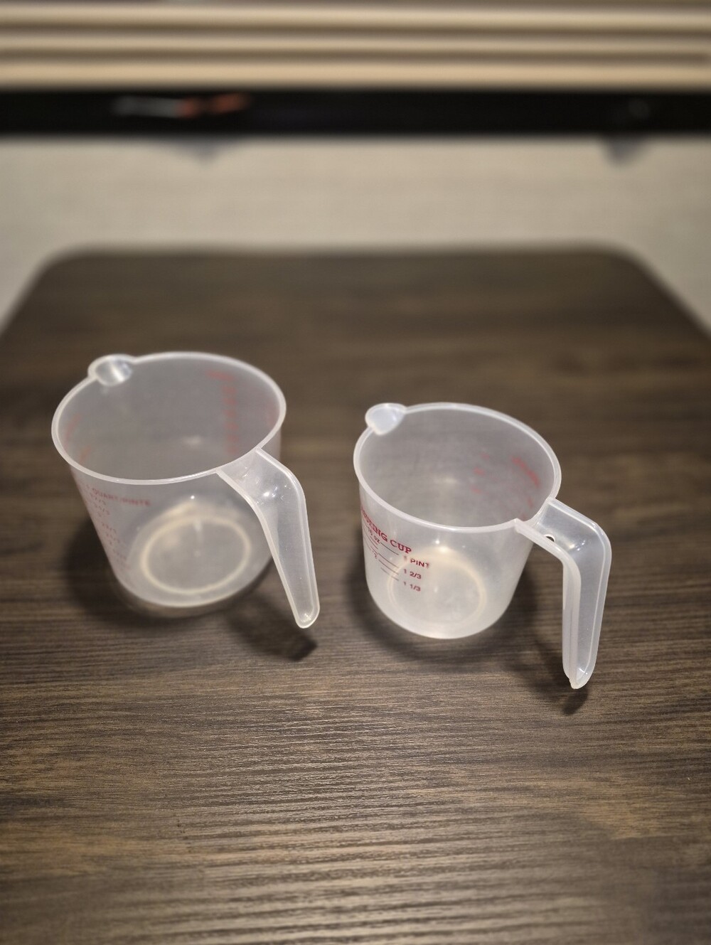 Set of 3 Clear Plastic Measuring Cups - Translucent